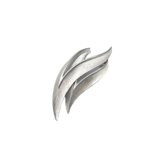 Trifari Modernist Textured Locust Leaf Brooch Pin Silver Tone Vintage - Picture 1 of 5